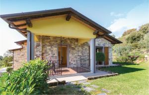 2 Bedroom Nice Home In Camaiore Lu