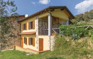 2 Bedroom Nice Home In Camaiore Lu