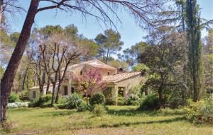 Four-Bedroom Holiday Home in Le Puy Sainte Reparade