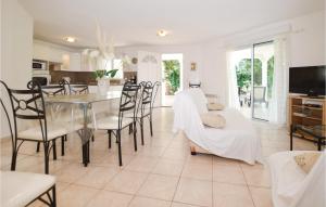 Maisons de vacances Amazing home in Moriani Plage with 3 Bedrooms, WiFi and Outdoor swimming pool : photos des chambres