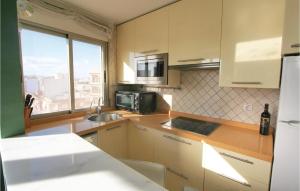Awesome Apartment In Santa Pola