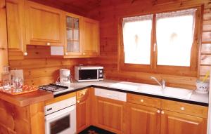 Maisons de vacances 1 Bedroom Amazing Home In Vecoux : photos des chambres