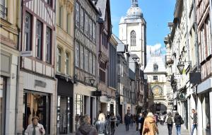 Lovely Apartment In Le Mesnil-Esnard