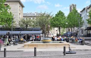 Lovely Apartment In Le Mesnil-Esnard