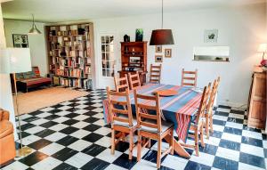 Maisons de vacances 3 Bedroom Nice Home In Clohars-Carnoet : photos des chambres