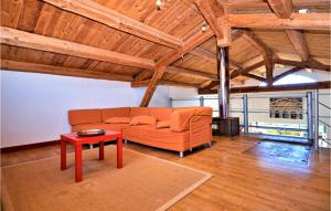 Maisons de vacances Awesome home in Mjannes-le-Clap with 4 Bedrooms, WiFi and Outdoor swimming pool : photos des chambres