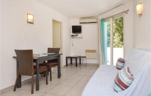 Appartements Awesome apartment in Moriani Plage with 1 Bedrooms, WiFi and Outdoor swimming pool : photos des chambres