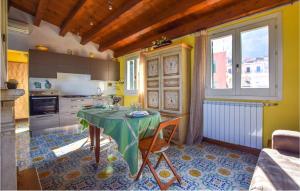 Cozy Apartment In Castellammare Dg