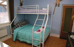 Maisons de vacances 2 Bedroom Amazing Home In Houlle : photos des chambres