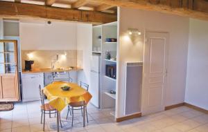 Maisons de vacances Amazing home in Minihy Treguier with 1 Bedrooms and WiFi : photos des chambres