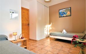 Maisons de vacances 2 Bedroom Amazing Home In Raphle-ls-arles : photos des chambres