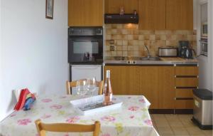 Appartements Awesome apartment in Clohars Carnoet with 1 Bedrooms and WiFi : photos des chambres