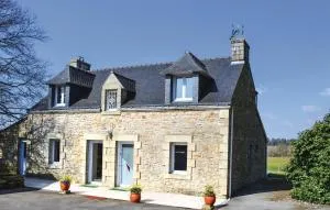 Amazing Home In Meslan With Kitchen - Guilligomarcʼh