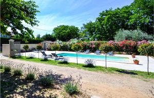 Maisons de vacances Stunning home in S,Quentin-La-Poterie with 4 Bedrooms, WiFi and Outdoor swimming pool : photos des chambres