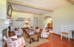 Stunning Home In Squentin-La-Poterie