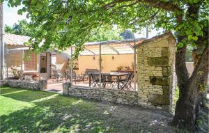 Maisons de vacances Stunning home in S,Quentin-La-Poterie with 4 Bedrooms, WiFi and Outdoor swimming pool : photos des chambres