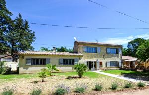 Maisons de vacances Nice Home In S,quentin-la-poterie With Outdoor Swimming Pool : photos des chambres