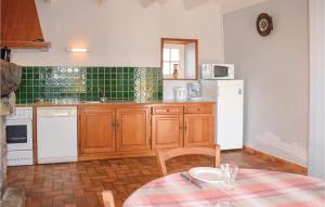 2 Bedroom Lovely Home In Kerbors