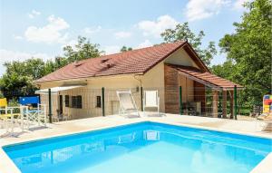 Stunning home in Ste-Eulalie-en-Royans with 4 Bedrooms, WiFi and Outdoor swimming pool