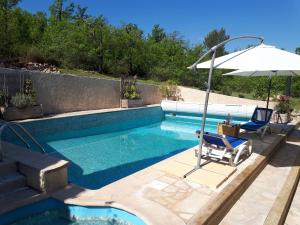 Maisons de vacances Maison de 3 chambres avec piscine partagee jardin clos et wifi a Mons : photos des chambres