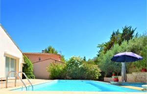 Maisons de vacances Awesome home in St-Saturnin-les-Avigno with WiFi and Outdoor swimming pool : photos des chambres