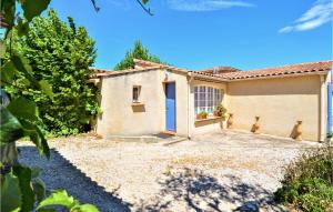 Maisons de vacances Awesome home in St-Saturnin-les-Avigno with WiFi and Outdoor swimming pool : photos des chambres