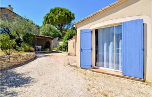 Maisons de vacances Awesome home in St-Saturnin-les-Avigno with WiFi and Outdoor swimming pool : photos des chambres