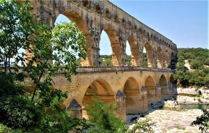 Maisons de vacances Awesome home in St-Saturnin-les-Avigno with WiFi and Outdoor swimming pool : photos des chambres