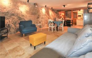 Maisons de vacances Amazing home in Apt with 2 Bedrooms : photos des chambres