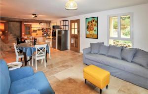 2 Bedroom Amazing Home In Apt