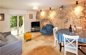 Maisons de vacances Amazing home in Apt with 2 Bedrooms : photos des chambres