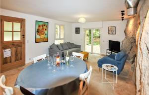 Maisons de vacances Amazing home in Apt with 2 Bedrooms : photos des chambres