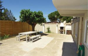 Appartements Nice apartment in Vinassan with 1 Bedrooms and WiFi : photos des chambres