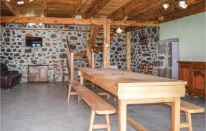 Maisons de vacances Gorgeous Home In Cheylade With House A Mountain View : photos des chambres