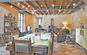 Maisons de vacances Stunning Home In Sainte Alvre With 6 Bedrooms, Sauna And Private Swimming Pool : photos des chambres