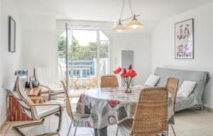 Appartements Gorgeous Apartment In Hauteville-sur-mer With Wifi : photos des chambres