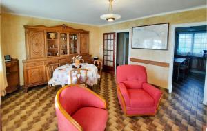 2 Bedroom Lovely Home In Plouhinec