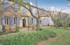 Maisons de vacances Beautiful Home In Arles With 7 Bedrooms, Private Swimming Pool And Outdoor Swimming Pool : photos des chambres