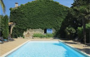 Maisons de vacances Awesome Home In Arles : photos des chambres