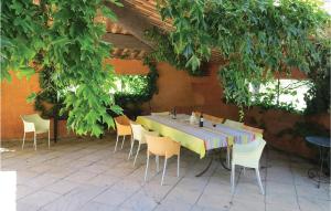 Awesome Home In Arles