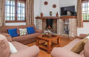 Stunning Home In Iznájar With Wifi