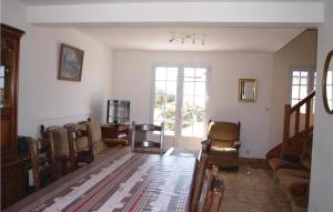 Maisons de vacances Nice home in Kerlouan with 5 Bedrooms and WiFi : photos des chambres