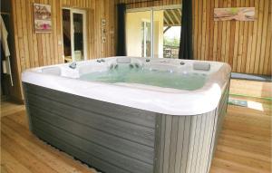 Maisons de vacances 3 Bedroom Cozy Home In Maninghem : photos des chambres