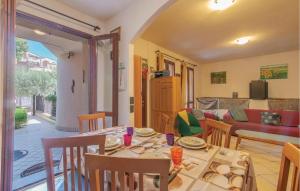 Gorgeous Apartment In Pesaro -Pu-