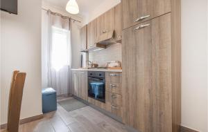 2 Bedroom Amazing Apartment In Trappeto