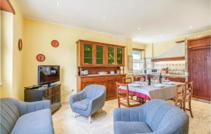 5 Bedroom Amazing Home In Torvaianica