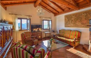 2 Bedroom Stunning Home In Luino