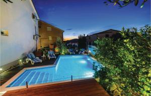 Two-Bedroom Apartment With Sea View In Okrug Gornji