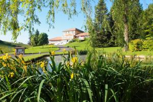 Hotels Domaine du Revermont - Logis Hotel : photos des chambres