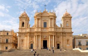 Beautiful Home In Siracusa With Wifi